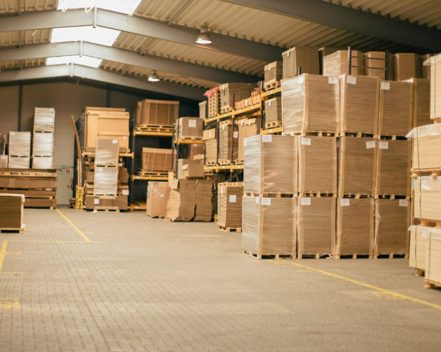 Weitaufnahme des Abruflagers von Tillmann Verpackungen