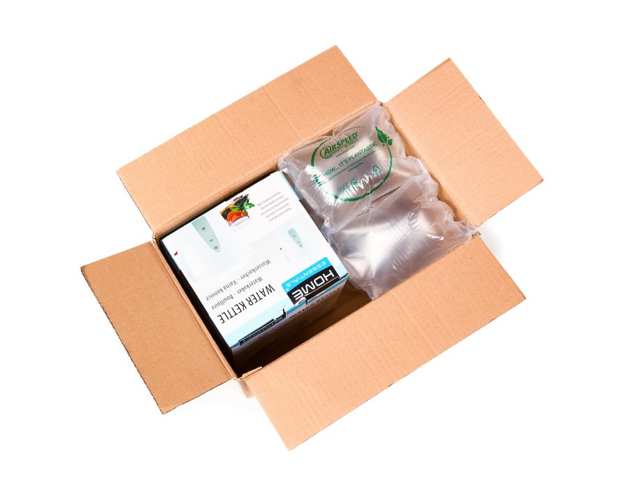 Beispielhafte Verwendung eines Luftkissens beim verpacken von Ware